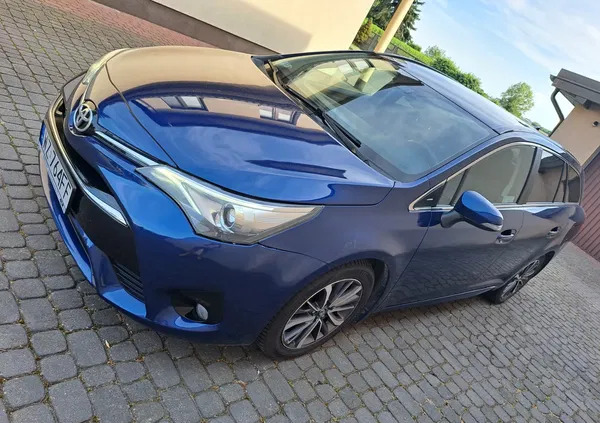 mazowieckie Toyota Avensis cena 57000 przebieg: 153982, rok produkcji 2017 z Chorzów